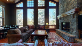 Stonegate 12-Stay in absolute luxury in this Lodge by Village! New hot tub!